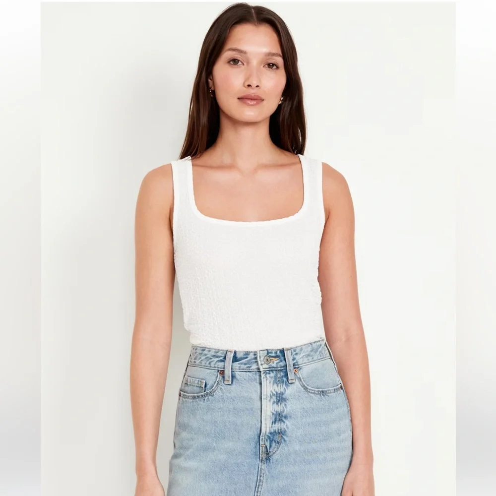 Old Navy Square Neck Textured Tank Top in White Lillies Size Small Women’s